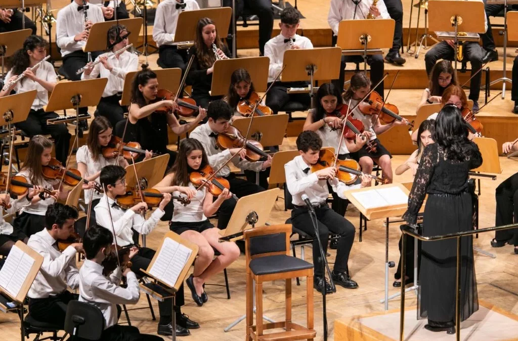 La Orquesta Infantil y Juvenil EOS, dirigida por Silvia Sanz, vuelve a sorprender al público en el Auditorio Nacional con el concierto “Sonidos del Este”, a beneficio de la Fundación Padre Arrupe