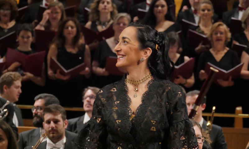 Orquesta Metropolitana y Coro Talía despidieron 2017 en el Auditorio Nacional con lleno absoluto, el público en pie, mucho ritmo y mucho humor